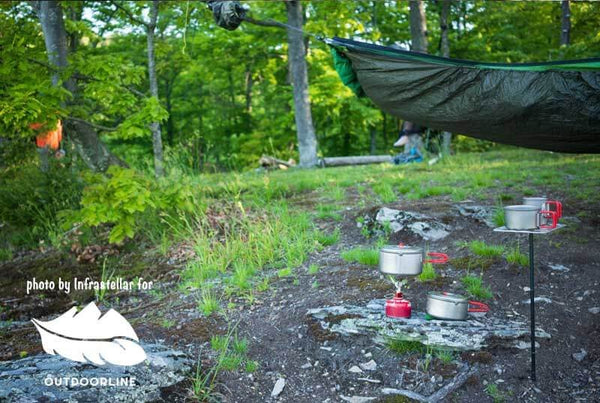 SCHWARZE BIENE Shorty Table