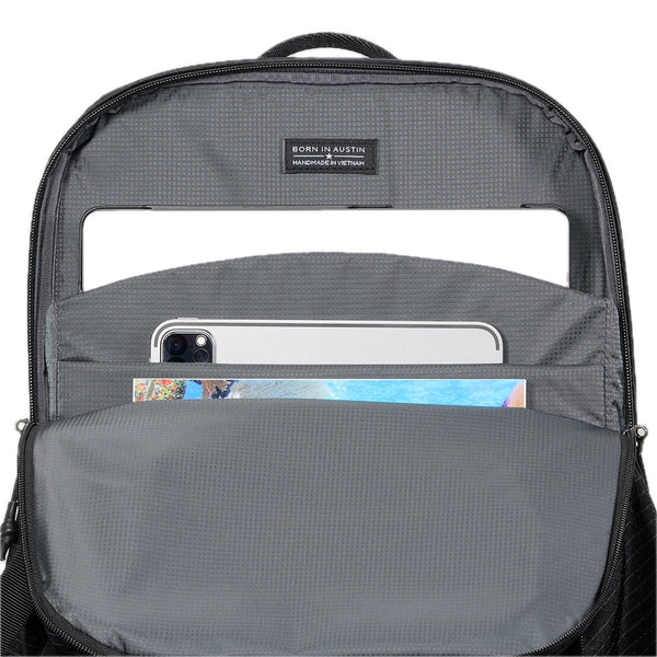 Gossamer Gear Aero Jet V2 – laptop compartment open with padded sleeve and organizer pockets