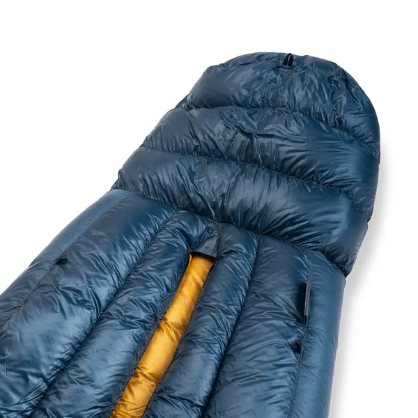 Hyperlite Mountain Gear 20-Degree Quilt in blue – angled studio view